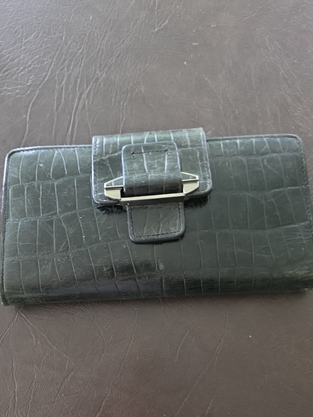 Women's Croc-Texture Clutch Wallet in Black